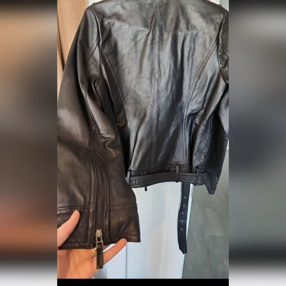 Leather jacket - Picture 2 of 6